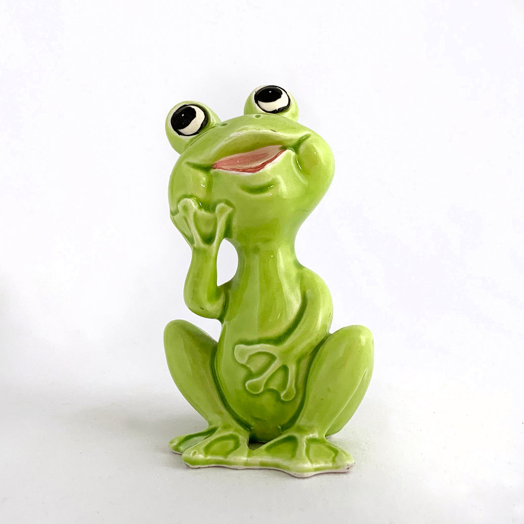 Adorable vintage mid-century ceramic figurine of a smiling and seated lime green frog. Produced by Noritake of Japan for Gift Craft Toronto, circa 1970s. A great decor piece...it's just such a happy and fun piece!  In excellent  condition free from chips/cracks/repairs.  Measures 3 1/2 inches tall