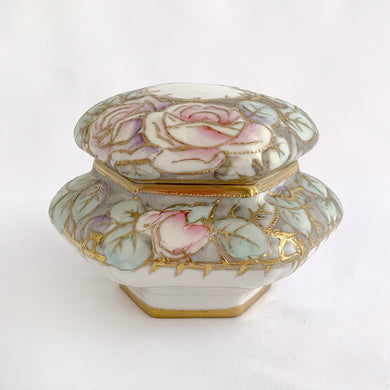 This six sided lidded trinket box is eye catching! It is beautifully hand painted with roses in shades of pink, purple, yellow and green with gold moriage details. An elegant addition to your decor!  In excellent condition, no chips, cracks or repairs. Marked on the bottom with the maple leaf, Nippon, Hand Painted.  Measures 4-1/2 x 3-3/4 inches JacksDaughterVintage Etsy