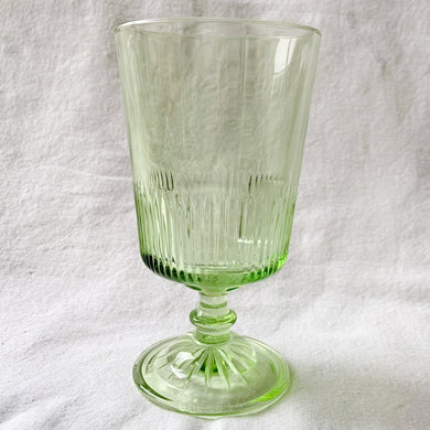 Stunning apple green vintage style footed water goblet. The glass has a starburst foot and the lower half of each glass has a ribbed detail. A beautiful addition to any tablescape!  In excellent condition, free from chips or cracks. Made by Martha Stewart in the USA.  Measures 3 1/2 x 6 1/2 inches  Capacity 15 fluid oz
