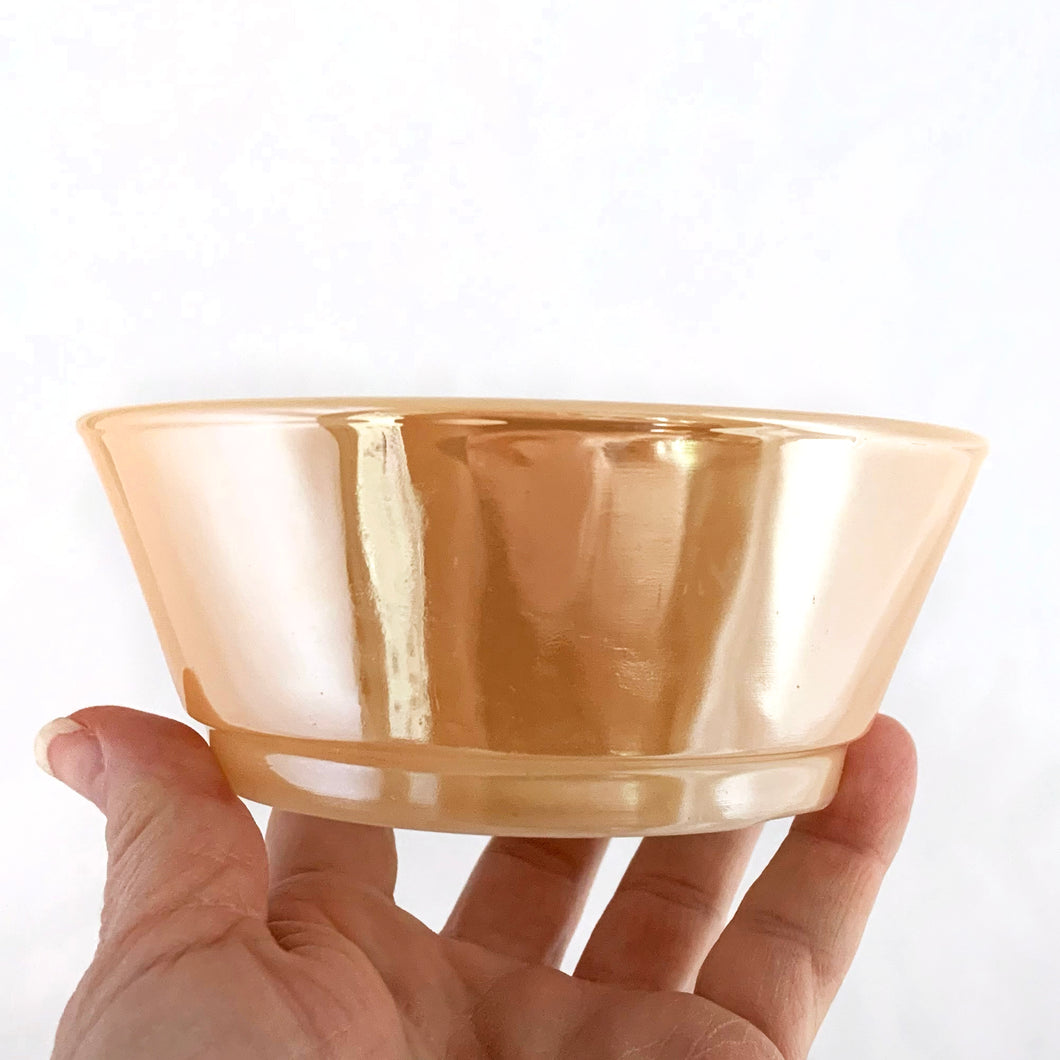 Classic vintage Fire-King peach lustre milk glass cereal bowl. The perfect size for your favourite breakfast cereal. Produced by Anchor Hocking, circa 1960s.  In excellent condition, free from chips/cracks.  Measures 4-7/8