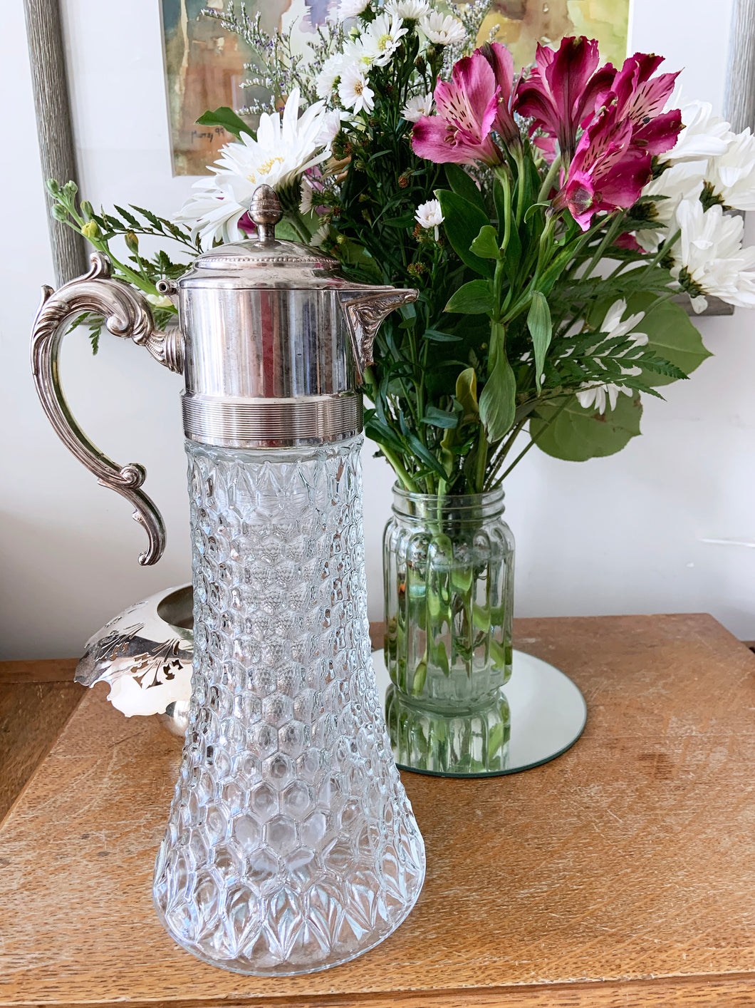Vintage honeycomb patterned pressed glass wine carafe with a beautifully ornate art nouveau style silver-plated hinged and handled lid with ice chamber insert. A stunning piece of mid-century craftsmanship by F.B. Rogers Silver Co.  The glass and insert are excellent condition, free from chips/cracks. The silver has some minor discolouration.  Measures 14