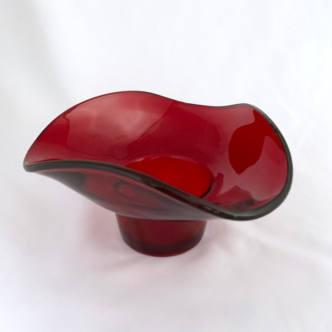 Mid-century vintage hand blown glass free form deep red candy bowl. Perfect for candies or nuts. Could be used a a candle votive holder too!  In excellent condition, free from chips/cracks.  Measures 6-1/2
