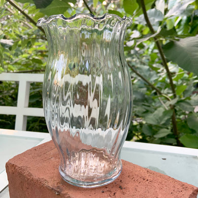 A lovely feminine-shaped vase. Perfect for a small floral arrangement or repurpose as a pencil or make-up brush holder.  In excellent condition, no chips or cracks.  Measures 6 1/2 inches