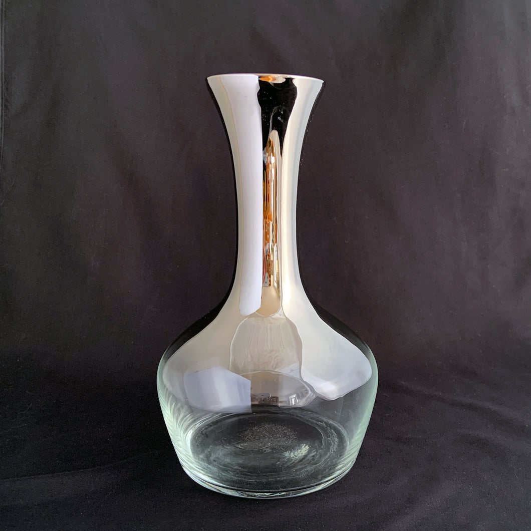 This mid-century vintage silver fade glass wine carafe is perfect for any occasion! It is decorated with a silver top that fades down to clear glass. These will certainly add some vintage glamour to your bar cart! Produced by Vitreon Queen's Lustreware.   In excellent  condition, no chips or cracks.  Measures 4 1/2 x 8 1/2 inches