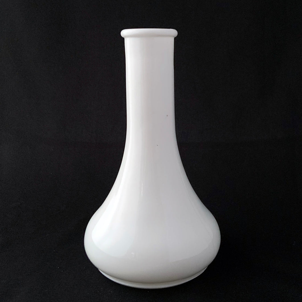 A very sweet white milk glass squat bud vase. Produced by the E.O. Brody Glass Company, circa 1970. Any flower arrangement will look beautiful in this simple, yet elegant vase. A perfect addition to any style of home decor and perfect for wedding flowers.  In excellent condition, no chips or cracks.  Size: 3-1/4