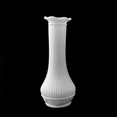 A very popular piece, this vintage vertically ribbed and scalloped patterned milk glass bud vase. Any flower arrangement will look beautiful in this simple, yet elegant vase. Add charming vintage style to your home, cottage, farmhouse or wedding decor.  In excellent condition, no chips or cracks.  Measures 2 1/2 x 6 inches