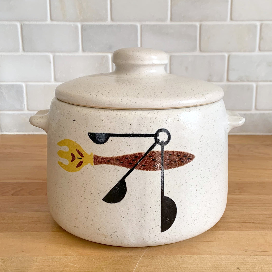 A super cool piece of mid-century earthenware in this lidded casserole with a fork and measuring spoon motif against a speckled beige ground. Perfect to add retro style to any kitchen!  In excellent condition, no chips or cracks.  Measures 7 x 6 inches