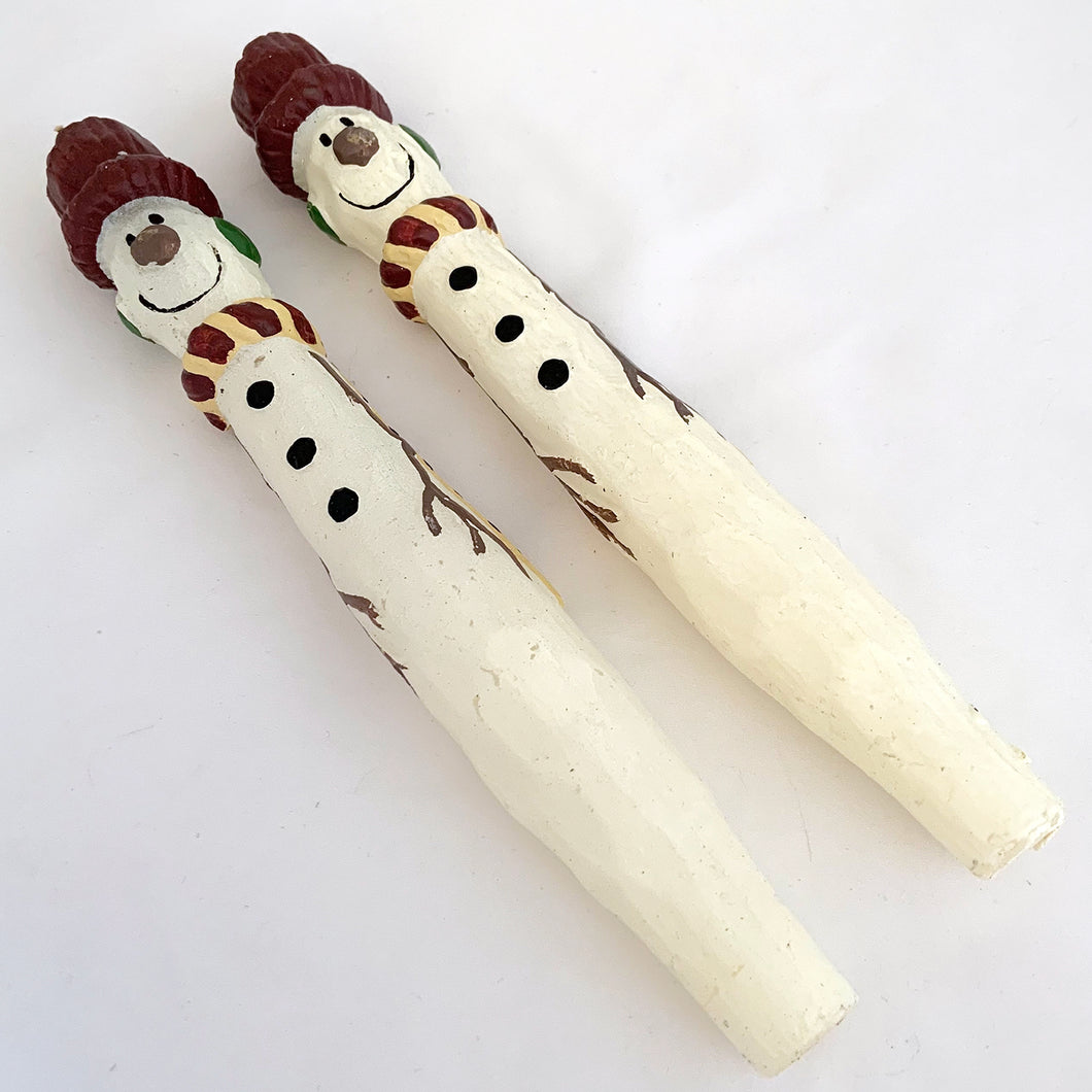 Add some ambiance to your Christmas decor with these adorable vintage white snowmen candles all dolled up with a red hat, green ear muffs and candy cane scarf.   New in box.  Measures 10 Inches