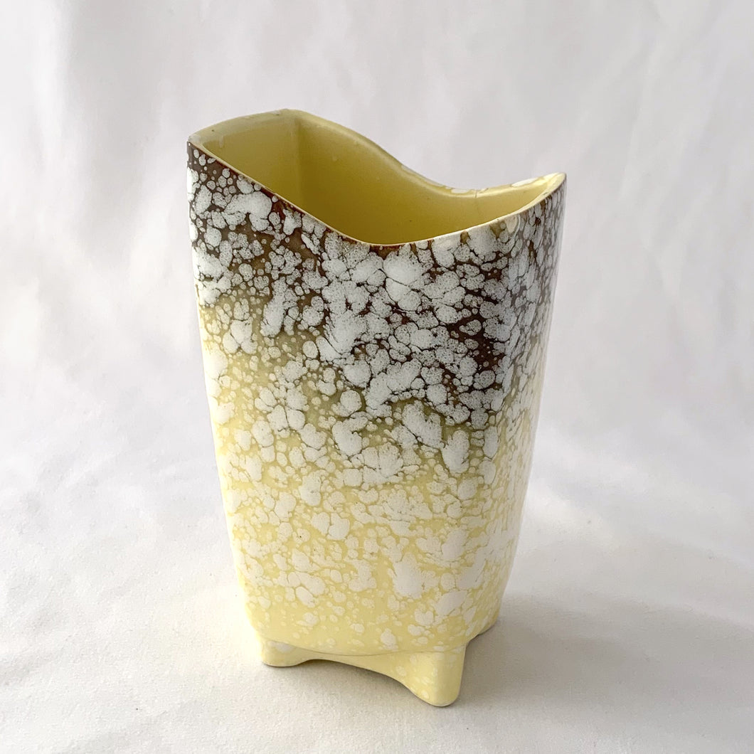 Fantastic atomic shaped mid-century white spatter ware footed vase in butter yellow graduating to brown. Marked 