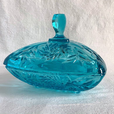 A striking vintage pressed glass lidded candy box pattern 