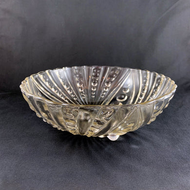 Add some personality to your tablescape with the fun, effervescent design of this vintage art deco clear pressed glass bowl which features curved columns accented with bubbles in graduating sizes. Produced by Anchor Hocking, USA, circa 1930/40s.  In excellent vintage condition, no chips or cracks.  Measures 8 1/2 x 3 inches