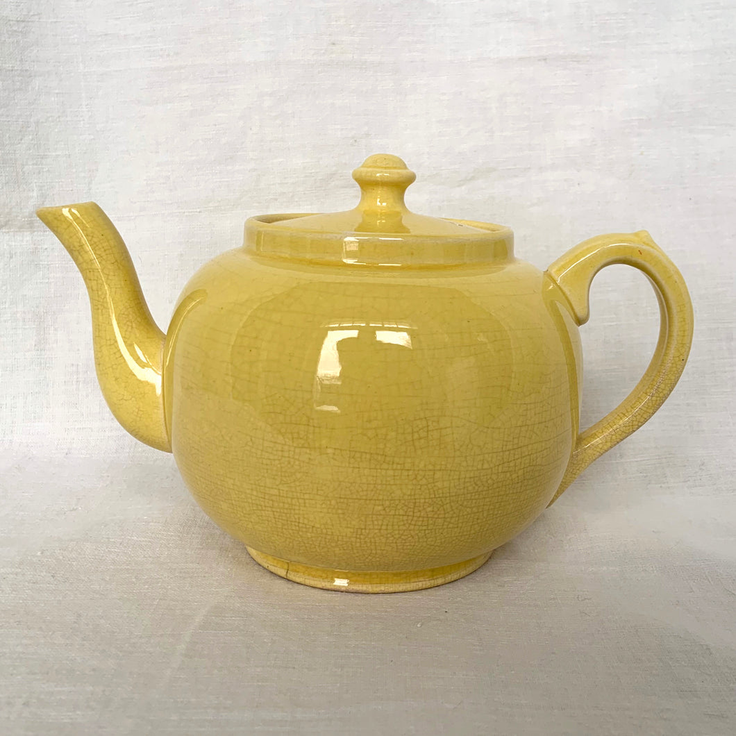 Vintage Teapot in Mello Yellow