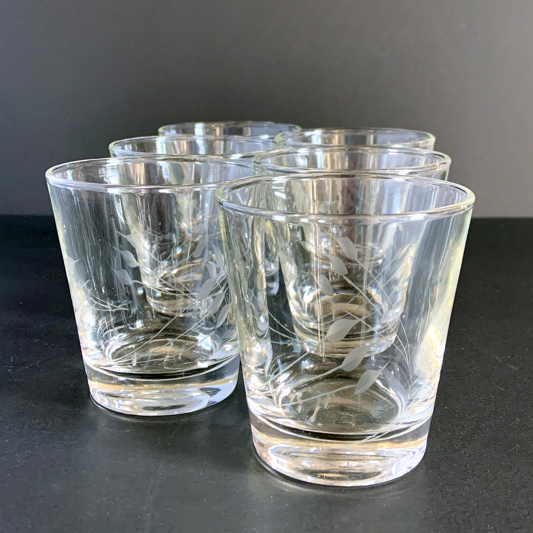 This fabulous set of vintage whiskey or lowball glasses will definitely add finesse to any bar cart. Sprays of leaves are elegantly etched into the glass.  In excellent vintage condition, no chips or cracks.  Measures 3 1/2x 3 1/4 inches
